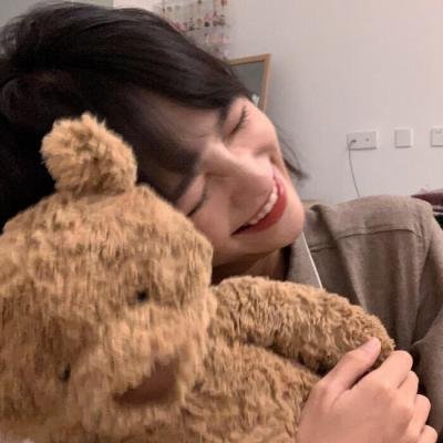 村里来了个直播女神海报